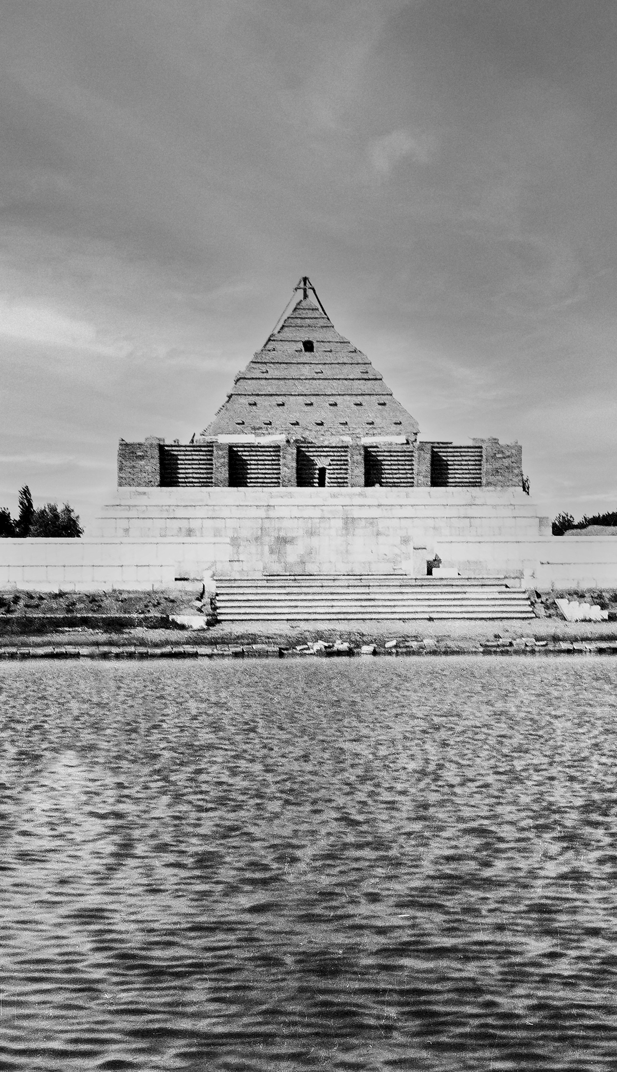 آرامگاه فردوسی (بنای قبلی) در طوس