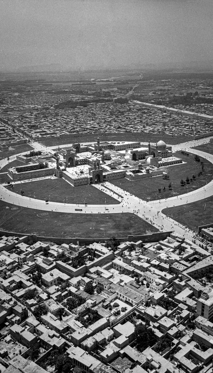 عکس هوایی حرم امام رضا(ع) و چمن کاری فلکه حضرت