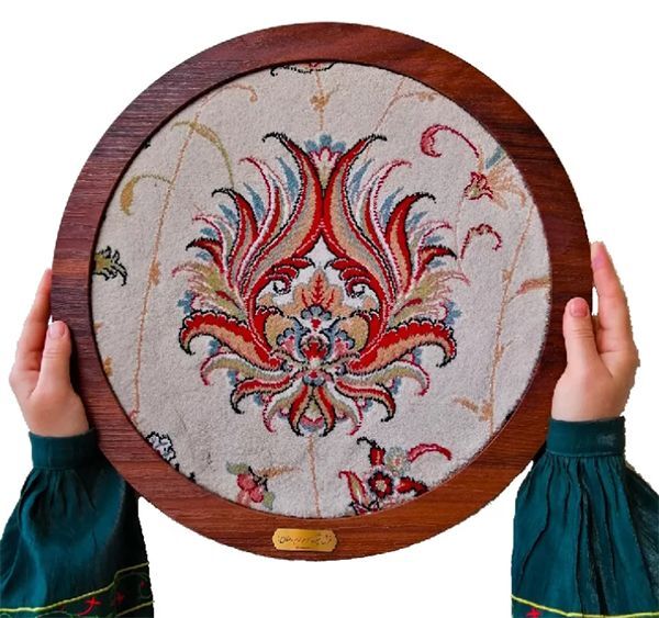 ویژگی های فرش متبرک حرم امام رضا (ع)