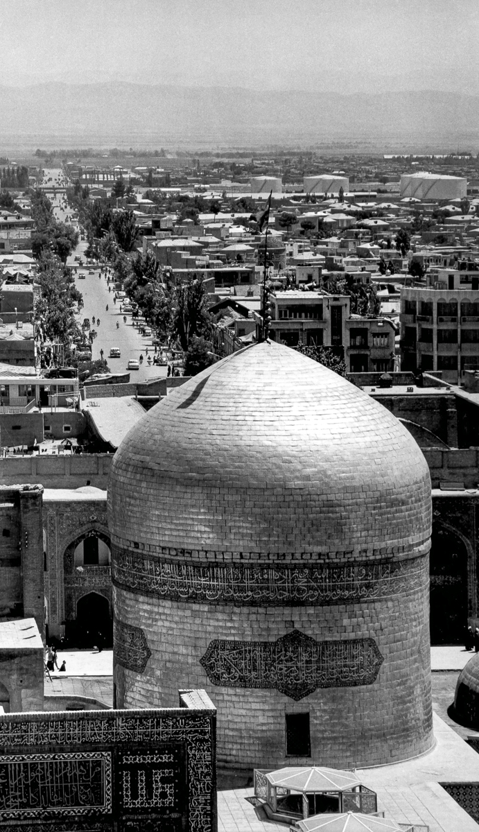 نمایی از گنبد حرم امام رضا(ع) و خیابان طبرسی