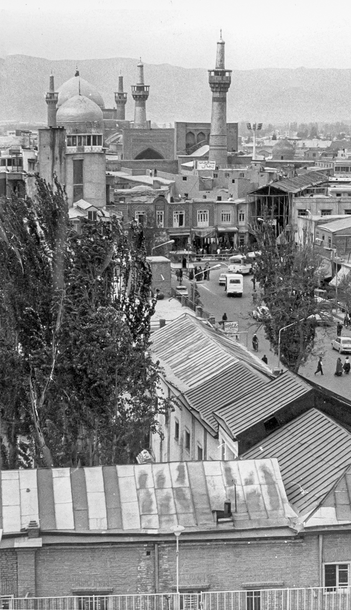 دورنمای حرم امام رضا(ع)، بازار و حمام حضرتی از طرف خیابان طبرسی