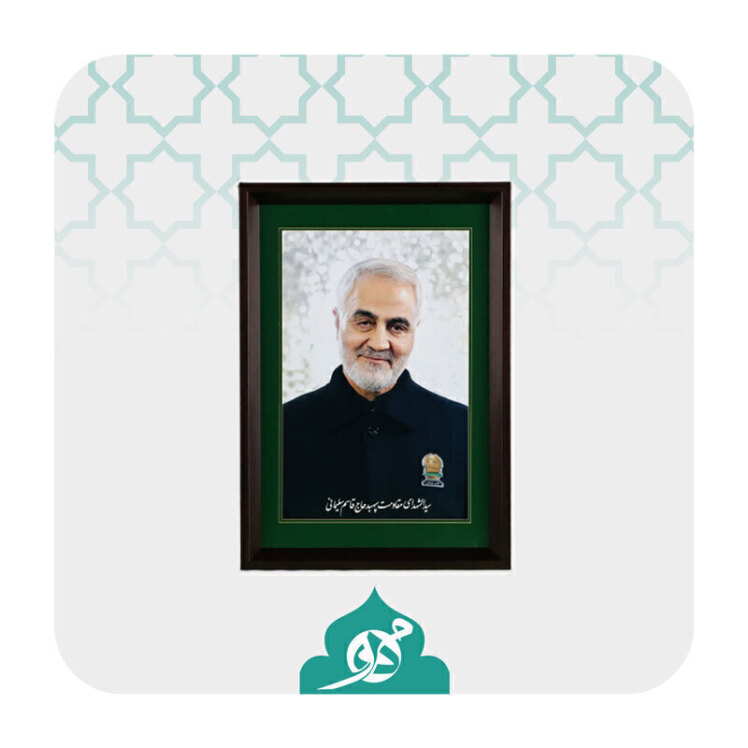 **"قاب عکس 60*40 سردار شهید حاج قاسم سلیمانی، یادبودی از شجاعت و فداکاری در دفاع از میهن."**