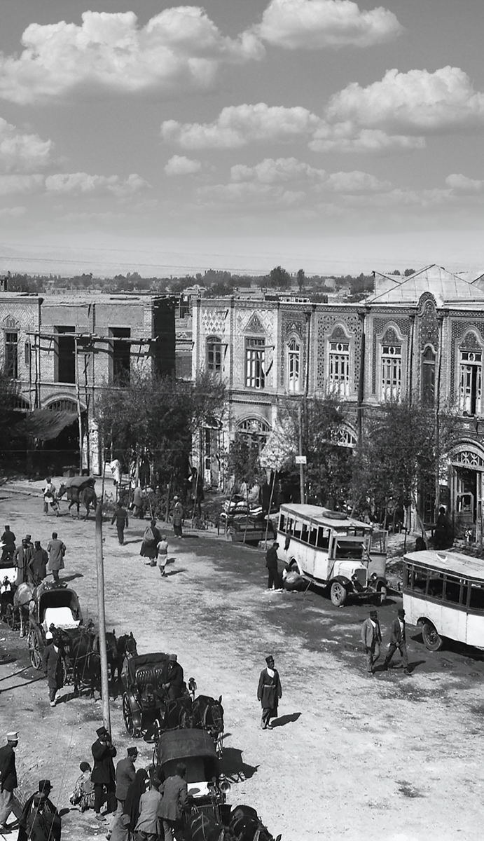 نمایی از خیابان فلکه شمالی حرم امام رضا(ع)