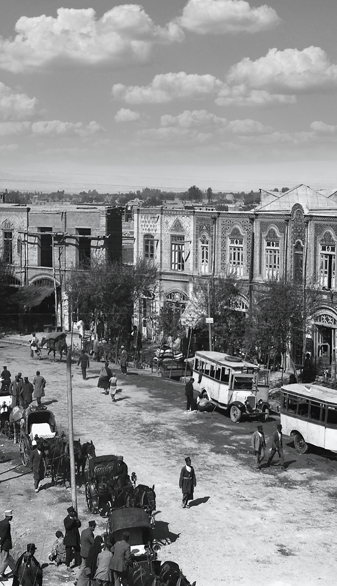 نمایی از خیابان فلکه شمالی حرم امام رضا(ع) 